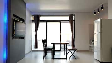 Kamar, 2 kamar tidur, balkon (Tulip) | Makan di kamar