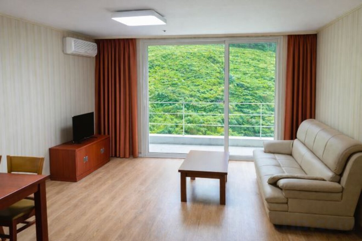 Gold Suite B