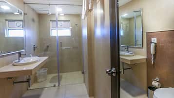 Superior Double Room, 1 Bedroom | Bathroom | Shower, free toiletries, slippers