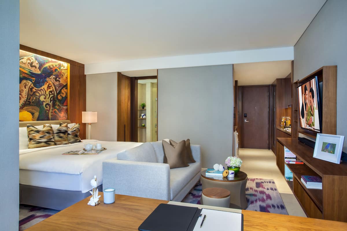 Premium bedding, in-room safe, desk, soundproofing