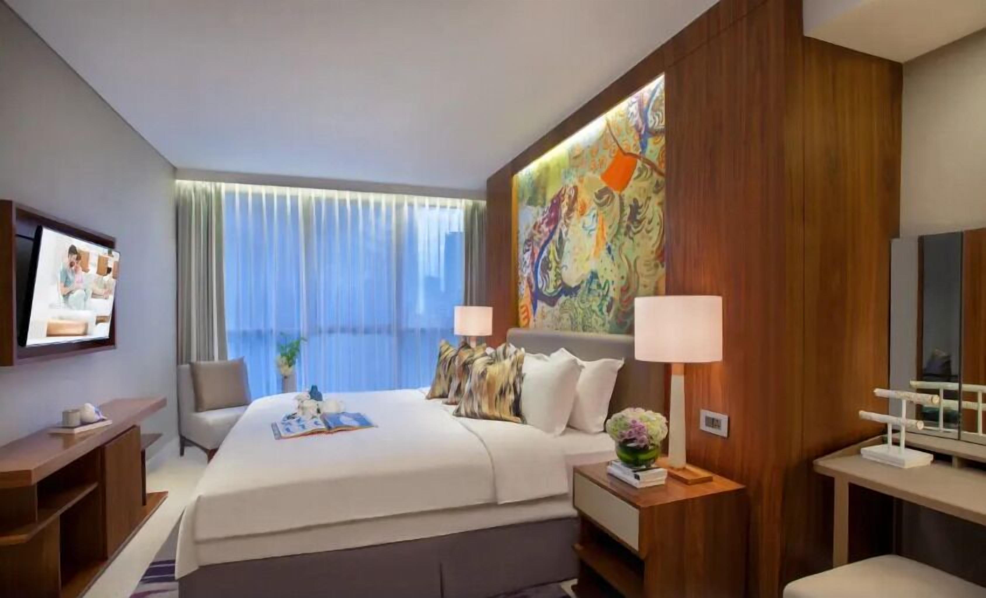 Premium bedding, in-room safe, desk, iron/ironing board