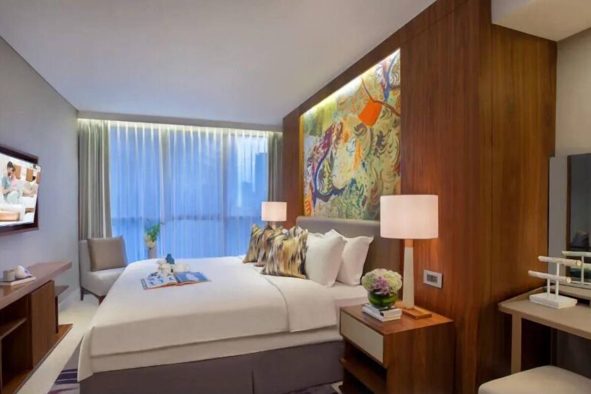 Premium bedding, in-room safe, desk, iron/ironing board