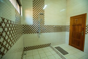 Double Room | Bathroom shower