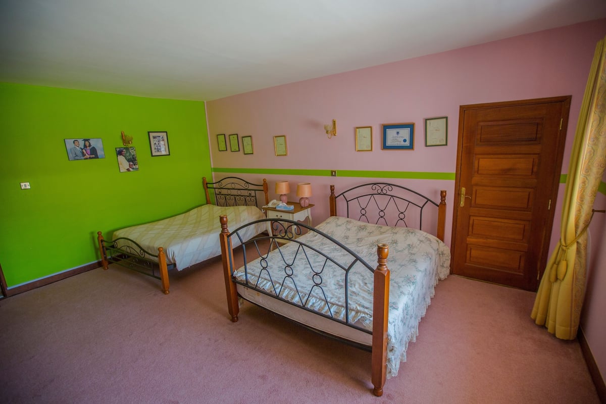 Premium bedding, desk, iron/ironing board, WiFi