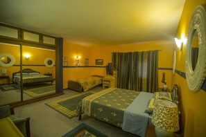 Double Room | Premium bedding, desk, iron/ironing board, WiFi