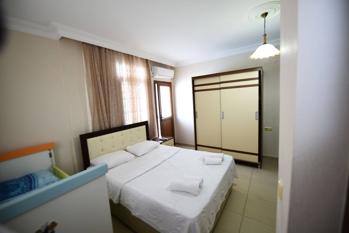 Standard Double Room | Minibar, soundproofing, iron/ironing board (on request), free WiFi