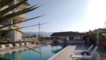 Seasonal outdoor pool