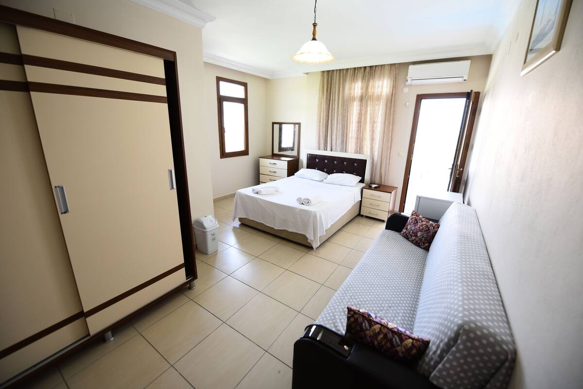 Superior Room | Minibar, soundproofing, iron/ironing board (on request), free WiFi