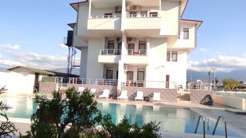 Alberca al aire libre por temporada