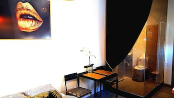 City Studio | 1 bedroom, iron/ironing board, free WiFi, bed sheets
