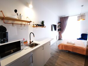 City Studio, Balcony | Iron/ironing board, free WiFi, bed sheets - Orange Studio (Klaipeda)
