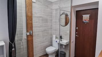 City-Studiosuite, 1 Schlafzimmer | Badezimmer | Dusche, kostenlose Toilettenartikel, Haartrockner, Handtücher