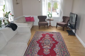 Suite familiar, 2 habitaciones, baño privado | Tabla de planchar con plancha, camas extra y wifi gratis 