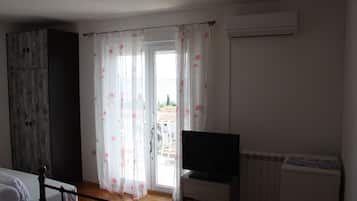 1 bedroom, internet, bed sheets