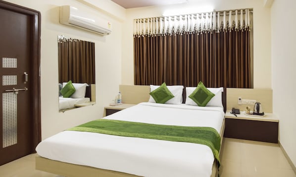Iron/ironing board, rollaway beds, free WiFi
