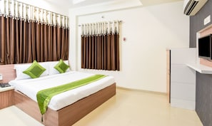 Iron/ironing board, rollaway beds, free WiFi