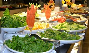 Free daily buffet breakfast