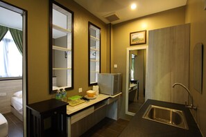 Family Room | In-room safe, desk, iron/ironing board, free WiFi