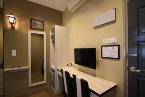 Superior Quadruple Room | In-room safe, desk, iron/ironing board, free WiFi - Shamrock Greenhill (Ipoh)