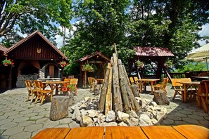 BBQ/picnic Area - Hotel Rozmarin (Predeal)