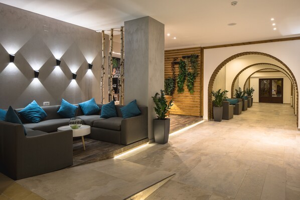 Lobby sitting area - Hotel Rozmarin (Predeal)