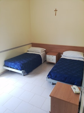 Desk, rollaway beds, free WiFi