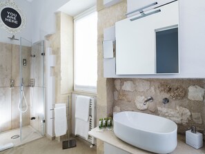 Comfort Studio, 1 Bedroom, Balcony | Bathroom | Shower, rainfall showerhead, designer toiletries, hair dryer - Re Federico Boutique Hotel (Syracuse)