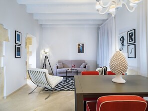 Deluxe Suite, 1 Queen Bed with Sofa bed, Kitchenette | Room amenity - Re Federico Boutique Hotel (Syracuse)