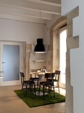 Suite Confort, 1 chambre, coin cuisine, rez-de-chaussée | Équipements de la chambre