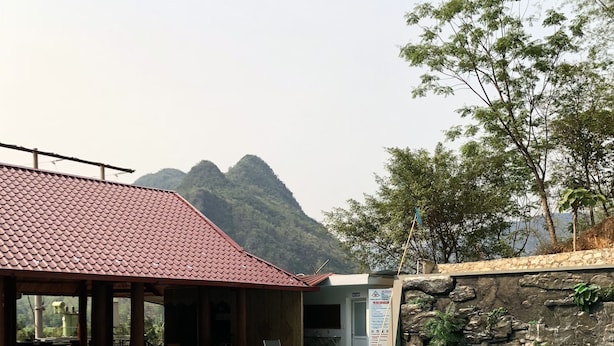 Outdoor pool - Khoa Thanh Hotel (Mai Ha)