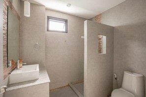 2 Bedrooms Villa with Private Pool | Bathroom | Shower, rainfall showerhead, free toiletries, hair dryer - @CHAIN Pool Villa (Hua Hin)