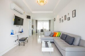 2 Bedrooms Villa with Private Pool | 起居区 | 42-英寸纯平电视 （配备数码频道）、电视