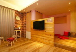 Rollaway beds, free WiFi, bed sheets - SpringTree B&B (Dongshan)