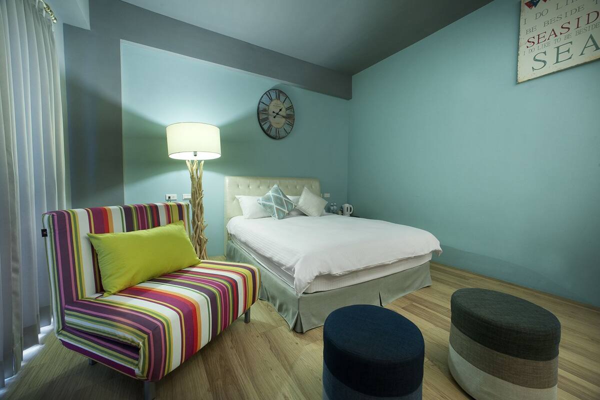 Rollaway beds, free WiFi, bed sheets