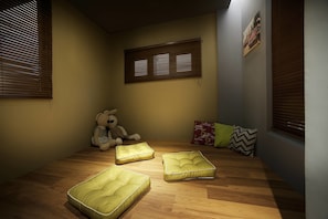 ห้องเบสิกสวีท, เตียงใหญ่ 2 เตียง | เตียงเสริม/เปล, Wi-Fi ฟรี, ผ้าปูที่นอน