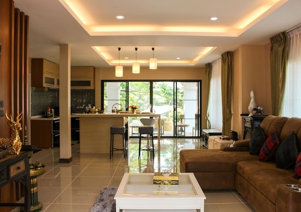 Lobby sitting area - PimLanna Modern Chiang Mai (San Sai)