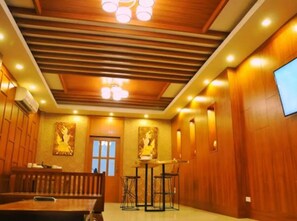3-Bedroom House | Living area | 32-inch flat-screen TV with cable channels, TV