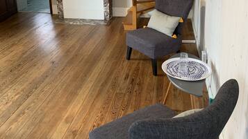 Suite (Jura) | Soundproofing, free cots/infant beds, free WiFi, bed sheets
