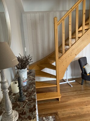 Suite (Jura) | Chambres insonorisées, lits bébé (gratuits), Wi-Fi gratuit