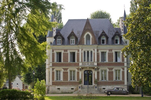 Front of property - Manoir de Contres (Le Controis en Sologne)