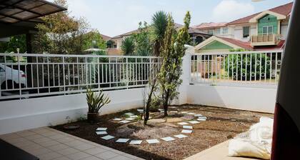 Natol Homestay - Sydney Batu Kawa MJC New Townships