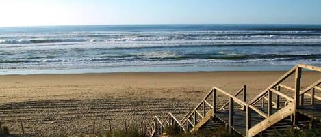 Una spiaggia nelle vicinanze
