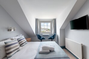 Chambre Double, salle de bains attenante, vue port | Fer et planche à repasser, Wi-Fi gratuit