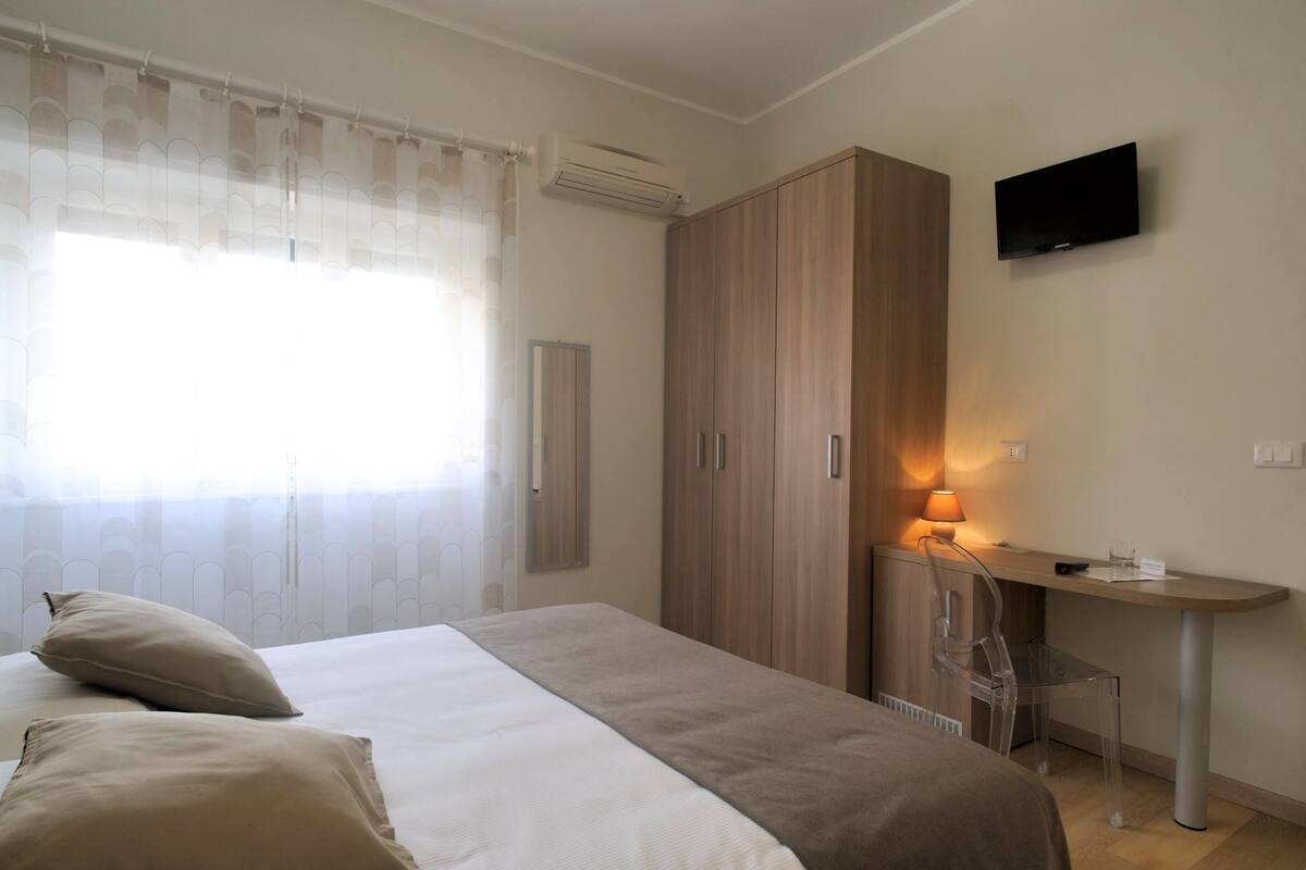 In-room safe, desk, cots/infant beds, free WiFi