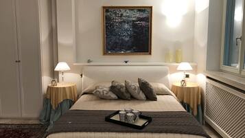 Suite, bain à remous, vue jardin | 1 chambre, literie de qualité supérieure, minibar
