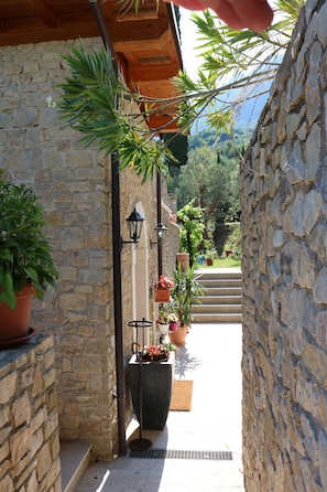 Exterior - La cascata negli ulivi (Toscolano Maderno)