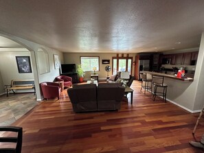 Smart TV, fireplace, stereo