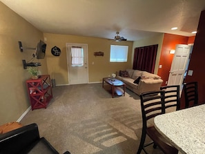Smart TV, fireplace, stereo - Kenai Riverfront In Downtown Soldotna (Soldotna)