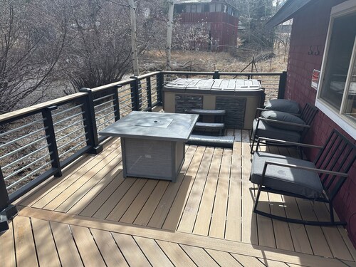 Charming Updated Rustic Studio. Excellent Location Close to Town & RMNP! 