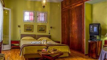 Minibar, in-room safe, soundproofing, free WiFi